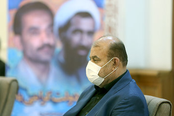 دستور وزیر راه و شهرسازی برای پرهیز از ارسال تاج گل و چاپ تبریک برگزاری نشست شورای معاونان با حضور وزیر راه و شهرسازی دولت سیزدهم