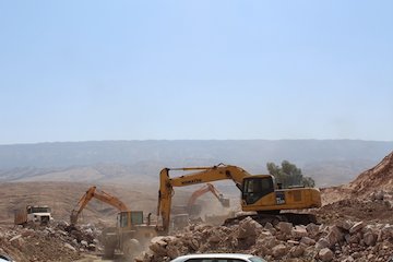 عملیات راه سازی منطقه چشمه شیرین در محور ایلام- دره شهر.JPG