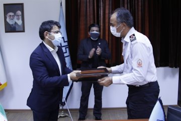 انعقاد تفاهمنامه مشترک همکاری میان مرکز تحقیقات راه، مسکن و شهرسازی و سازمان آتش نشانی و خدمات ایمنی شهرداری تهران/ تقدیر از معاون اسبق حفاظت و پیشگیری سازمان آتشنشانی تهران مرکز تحقیقات