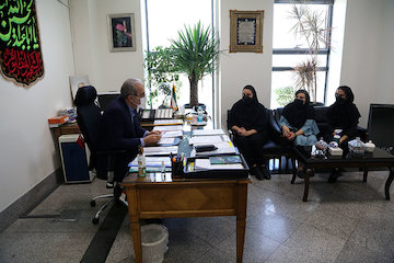 ملاقات عمومی معاون توسعه مديريت و منابع انسانی وزارت راه و شهرسازی با مراجعین و کارکنان  ملاقات معاون توسعه مدیریت و منابع انسانی وزارت راه و شهرسازی با کارکنان وزارتخانه