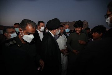 وزیر راه و شهرسازی همراه رییس جمهور وارد سیستان و بلوچستان شد رئیسی