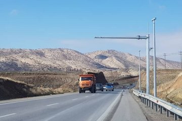 بارش برف و باران در برخی از محورهای استان های البرز و مازندران/ترافیک نیمهسنگین در آزادراه قزوین-کرج دوربین.jpg