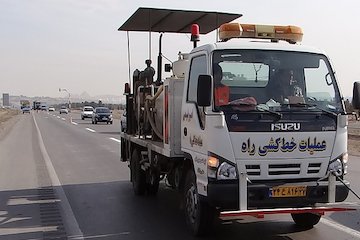 عملیاتی شدن طرح خط کشی محورهای جاده ای استان قم 
 خبر