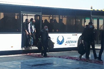 نخستین پرواز بازگشت زوار اربعین حسینی به فرودگاه لامرد اربعین لامرد