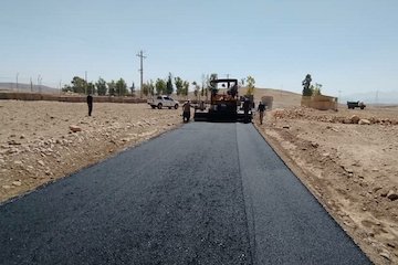 آسفالت ۴۰ کیلومتر راه فرعی و روستایی در خوزستان شنریزی و بهسازی ۱۷کیلومتر راه روستایی پلدختر لرستان.jpg