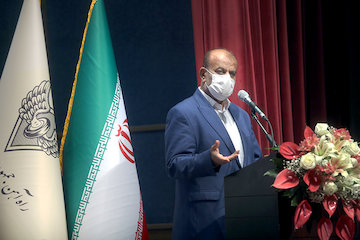 لزوم توجه به نیروی انسانی برای ایجاد تحول در راهآهن/ ضرورت افزایش سهم حملونقل کشور از بازارهای بینالمللی با بهرهگیری از دیپلماسی اقتصادی مراسم تکریم و معارفه مدیران عامل پیشین و جدید راهآهن با حضور وزیر راه و شهرسازی