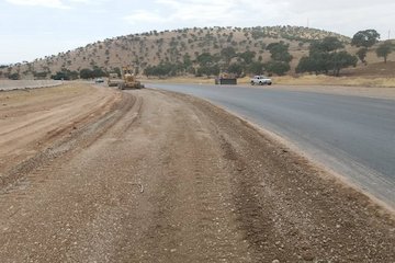 اصلاح و حذف ۴۷ نقطه پرتصادف در محورهای استان خبر اصلاح 47 نقطه پرتصادف لرستان.jpg