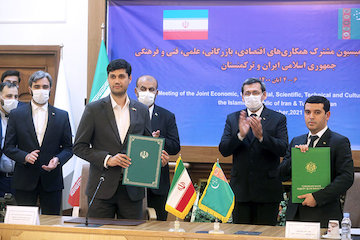 گام بلند ایران و ترکمنستان در راستای توسعه همکاریهای ریلی/ امضا دو سند همکاری مشترک اختتامیه شانزدهمین اجلاس کمیسیون مشترک همکاریهای اقتصادی ایران و ترکمنستا ن