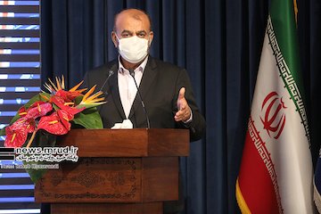 کشور را کارگاه ساخت مسکن خواهیم کرد/وزارتخانههای راه و صمت برای پیشخرید مصالح ساختمانی توافق میکنند مراسم تکریم و معارفه معاون وزیر راه و شهرسازی و مدیر عامل سازمان بنادر و دریانوردی