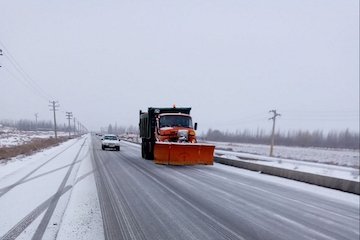 تردد در جاده اندیکا - شهرکرد با زنجیر چرخ روان است برفروبی آذربایجان غربی