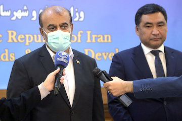 تسهیل دسترسی ریلی ایران به چین از مسیر قرقیزستان دیدار معاون اول نخست وزیر و وزیر امور اقتصاد و داریی جمهوری قرقیزستان با وزیر راه و شهرسازی جمهوری اسلامی ایران