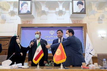 توسعه گردشگری میان ایران و قرقیزستان مورد استقبال طرفین قرار گرفت دیدار معاون اول نخست وزیر و وزیر امور اقتصاد و داریی جمهوری قرقیزستان با وزیر راه و شهرسازی جمهوری اسلامی ایران