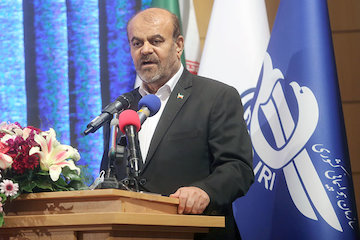 صنعت هوایی علی رغم همه تحریمها در حوزه داخلی و بینالمللی به خوبی فعال است/ در تمام شقوق حملونقل نیاز به نوسازی ناوگان وجود دارد/ در دستور کار بودن توجه به دانش فنی داخلی و تعامل با کشورهای مختلف در نوسازی ناوگان هوایی برگزاری مراسم تکریم سرپرست و تودیع رییس جدید سازمان هواپیمایی کشوری