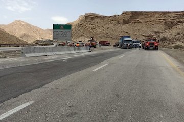 کندی تردد در بخشی از محور حاجی آباد- بندرعباس به دلیل رانش و نشست زمین/رانندگان نکات ایمنی را رعایت کنند کندی تردد در بخشی از محور حاجی آباد_بندرعباس به دلیل رانش و نشست زمین/رانندگان نکات ایمنی را رعایت کنند