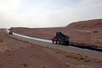 بررسی پروژه جاسک-کهنوج و یزد_طبس در جلسه انجمن خیرین راه و ترابری اجرای 32 کیلومتر عملیات روکش طبس.jpg