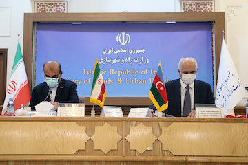 روابط ایران و آذربایجان برادرانه بوده و خواهد بود/ مذاکره با آذربایجان برای تاسیس کریدور خلیج-فارس دریای سیاه/ تلاش برای رفع موانع حمل و نقل بین دو کشور جلسه