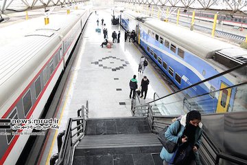 اختصاص دو رام قطار فوق العاده برای سالگرد شهادت سردار دلها تهران در ایستگاه راه آهن؛ جنب و جوش مسافران و رعایت پروتکلها