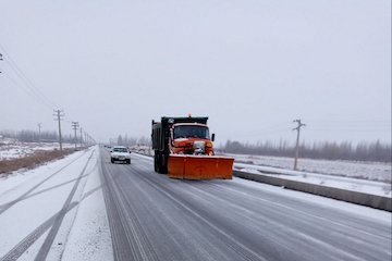 برف روبی نزدیک به ۷۰ کیلومتر از محورهای مواصلاتی آذربایجان غربی در ۲۴ ساعت گذشته