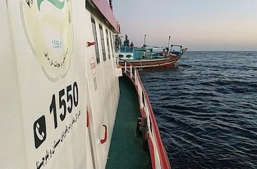 نجات بیمار در آبهای دور توسط جستجو و نجات دریایی بندر چابهار بندر چابهار