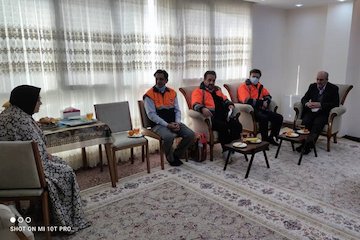 تجلیل از خانواده شهيد احمدي و دیگر شهدای هشت سال دفاع مقدس خانواده شهيد احمدي