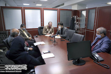 پلمه: نگاه اقتصادی «هزینه-فرصت» باید جایگزین نگاه دولتی «هزینه-فایده» شود/محمودیسرای: با کمبود شدید ناوگان مواجهیم/سمساریلر: با مشکلات سختافزاری و نرمافزاری در صنعت حملونقل روبهرو هستیم میزگرد واکاوی چالشهای حملونقل با حضور فعالان بخش خصوصی