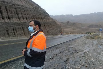 تلاش راهداران جنوب سیستان و بلوچستان برای بازگشایی مسیرهای سیلابی