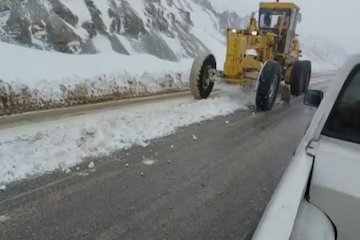 بارش برف و کولاک در محور نهاوند به لرستان
 راهداری نهاوند