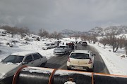 گرفتار شدن خودروها در برف محور اندیکا-شهرکرد