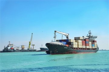 نواخته شدن بوق کشتی ها در بنادر کشور به مناسبت سالروز ورود امام (ره) و آغاز دهه فجر کشتی