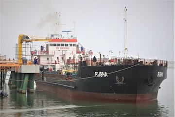 آغاز عملیات تخلیه فرآوردههای نفتی در بندر نوشهر بندر