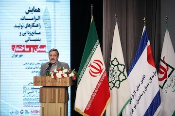 سازندگان و انبوهسازان با حمایت دولت و شهرداریها در جهاد نوسازی مسکن پیشقدم شوند/ظرفیت بازسازی ۲ میلیون و ۵۸۰ هزار واحد فرسوده وجود دارد محمد آئینی