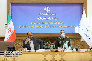بررسی روند اجرای تفاهمنامه تامین مسکن نیروهای مسلح با حضور وزرای راه و دفاع جلسه وزیر راه و شهرسازی و وزیر دفاع