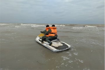 نجات جان دو مسافر دریایی در سواحل بابلسر عملیات جستجو و نجات دریایی