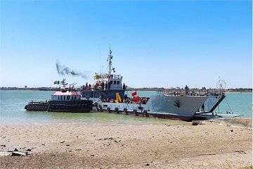 امدادرسانی به شناور حادثهدیده حامل ۵۰۰ زائر یادمان شهدا در اروند رود شناور حادثه دیده