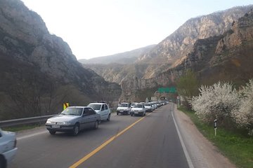 کاهش ۴/۳ درصدی تردد در محورهای برونشهری نسبت به روز قبل  تردد