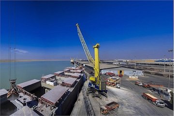 ثبت رکورد بیسابقه تخلیه بیش از ۱۷ میلیون و ۵۰۰ هزار تن کالای اساسی در بندر امام خمینی (ره) تخلیه کالاهای اساسی