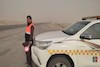 تلاش گشت های راهداری برای بازگشایی راهها از شن و ماسه در پی طوفان شدید گرد و خاک در منطقه سیستان