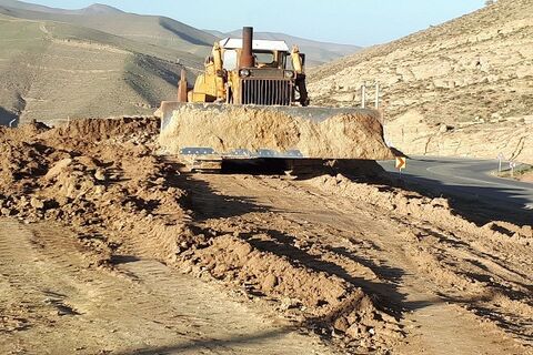 ۱۶۰ کیلومتر از شانه های محورهای مواصلاتی شهرستان سردشت تسطیح، رگلاژ و ترمیم شد
 رفع نقاط پرحادثه محورهای ارتباطی سردشت