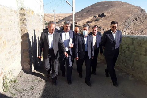 بافت ها و سکونتگاههای غیر رسمی شهرستان گرمی نوسازی می شوند / شهرداری ها صدور پروانه ها را تسریع کرده و پروسه اداری را برای مردم کم کنند محمد آئینی معاون وزیر راه و شهرسازی و مدیر عامل شرکت بازآفرینی شهری ایران