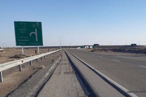 نصب بیش از ۸۴۵۰ عدد تابلو و علائم در محورهای خراسان جنوبی نصب تابلو خراسان جنوبی.jpg