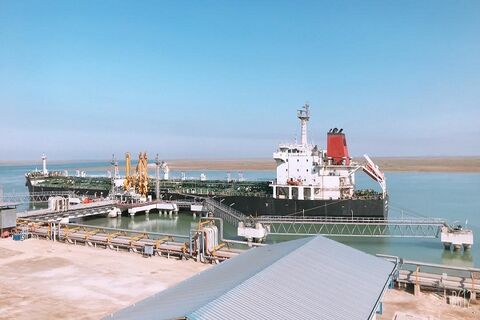 خبر خوش ترانزیتی از بندر امام (ره) /آغاز ترانزیت محموله ۵۰ هزار تنی بنزین از ترکمنستان / تخلیه ۵۰۰۰ مترمکعب در پایانه نفتی منطقه ویژه اقتصادی بندری امام خمینی (ره)  بندر امام