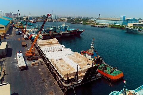 افزایش ۷۸ درصدی ترانزیت کالا در بندر شهید باهنر/ صادرات بیش از ۵۴ هزار تن انواع مواد نفتی به کشورهای آسیا و آفریقا بندر شهید باهنر