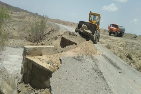بازگشایی محور نیر- سراب  در گردنه صائین ریزش برداری و ترمیم آبردگی های بارندگیهای روز گذشته توسط راهداران پرتلاش در محورهای مواصلاتی شهرستانهای مهرستان و سراوان
