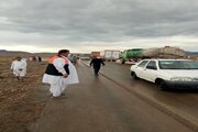 تلاش راهداران سیستان و بلوچستان در بازگشایی محور خاش - زاهدان در اثر بارندگیهای اخیر