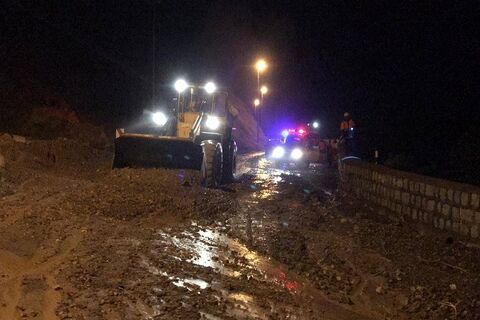 بارندگیهای سیل آسا در تهران تا دوشنبه ادامه دارد/ بارشهای همرفتی شدید و کوتاه مدت است سیل -جاده کرج -چالوس