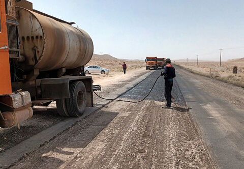 ۲۴تن آسفالت گرم برای لکه گیری راههای آبیک مصرف شد ببینید/ لکه گیری هندسی و روکش آسفالت گرم محور قاین-خواف