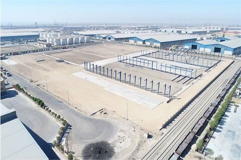 انتقال دو پروژه سرمایهگذاری نیمهتمام به بخش خصوصی در بندر امام (ره)/ ١.٨ میلیون تن به ظرفیت سالانه نگهداری کالا در بندر امام افزوده میشود بندر امام