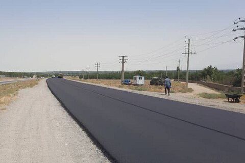 اصلاح شیب عرضی روبروی سیلو در محور ارومیه - سلماس اصلاح شیب عرضی روبروی سیلو در محور ارومیه - سلماس