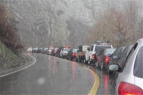 اختلال در تردد جادهای و تاخیر در پروازها با نفوذ سامانه بارشی از فردا/خیزش گردوخاک و کاهش کیفیت هوا در ۶ استان کشور جاده بارانی