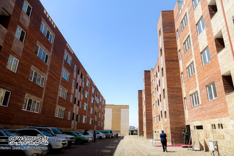 آغاز ساخت بیش از یک میلیون و ۱۶۰ هزار واحد مسکونی/افتتاح حساب ۶۲۲ هزار و ۴۸۵ نفر متقاضی طرح نهضت ملی در بانک مسکن ببینید | ساخت پروژه ۴۹۶ واحدی نهضت ملی برای فرهنگیان در پرند طی یک سال